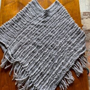 Simply Couture gray poncho with fringe very soft one size 30% wall 70% acrylic